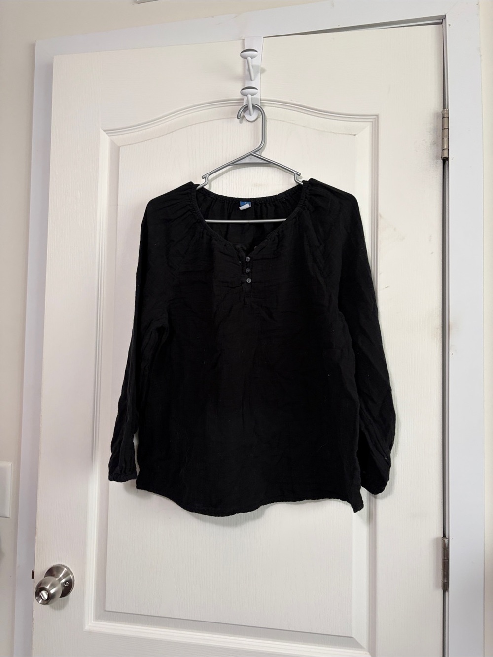 Old Navy Black Long-Sleeve Peasant Top